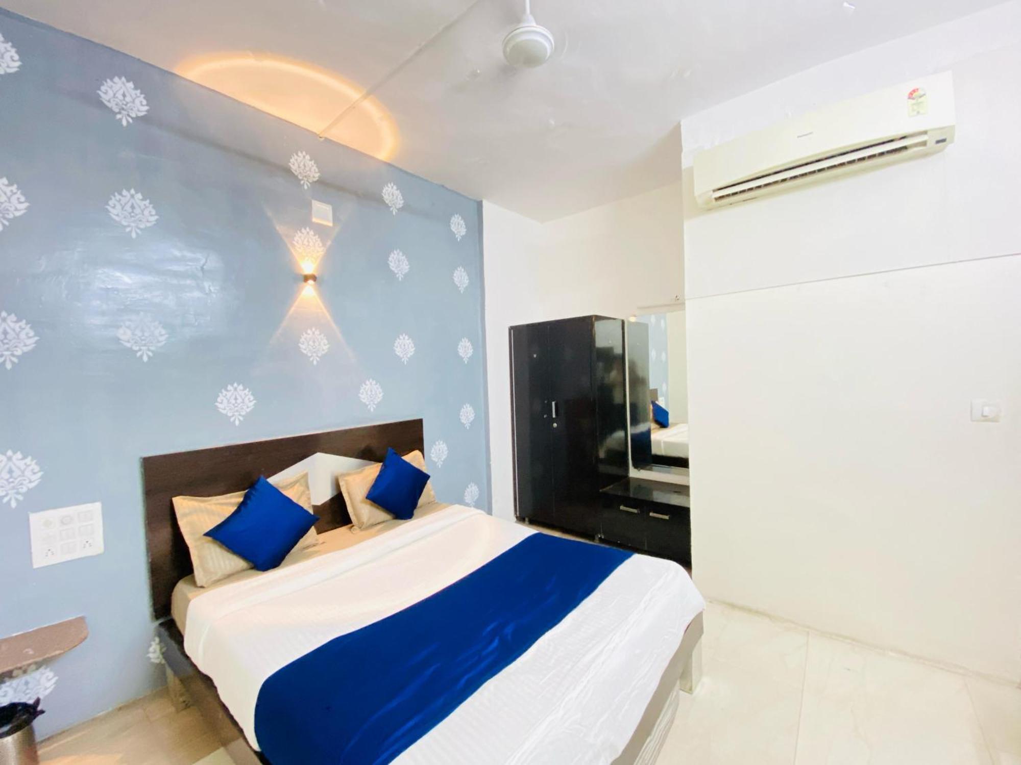Hotel Jasmine Paldi 3*