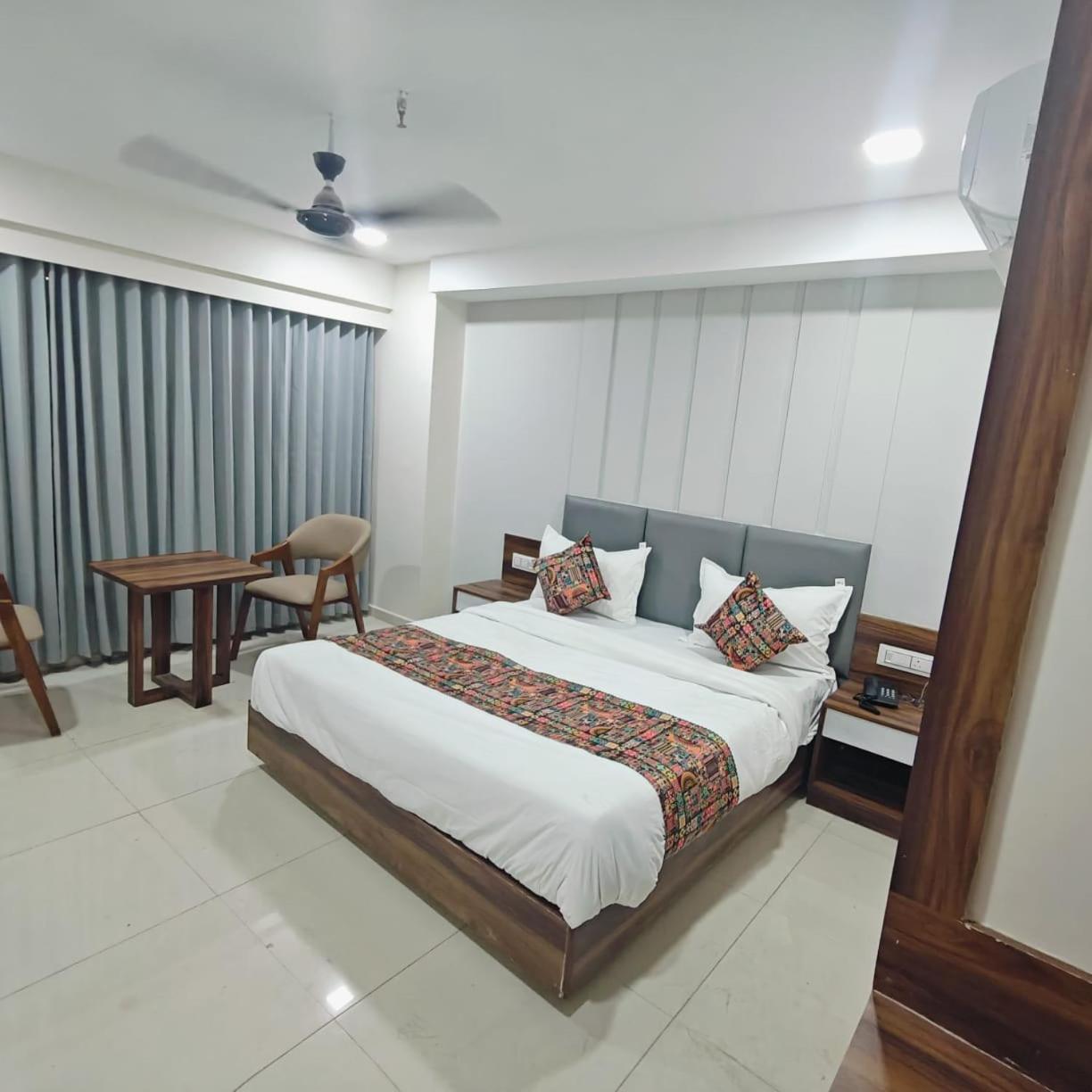 Hotel Maple Leaf Ahmedabad