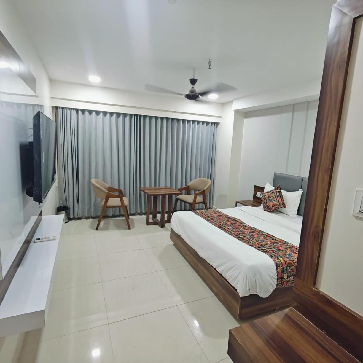 Maple Leaf 2* Ahmedabad