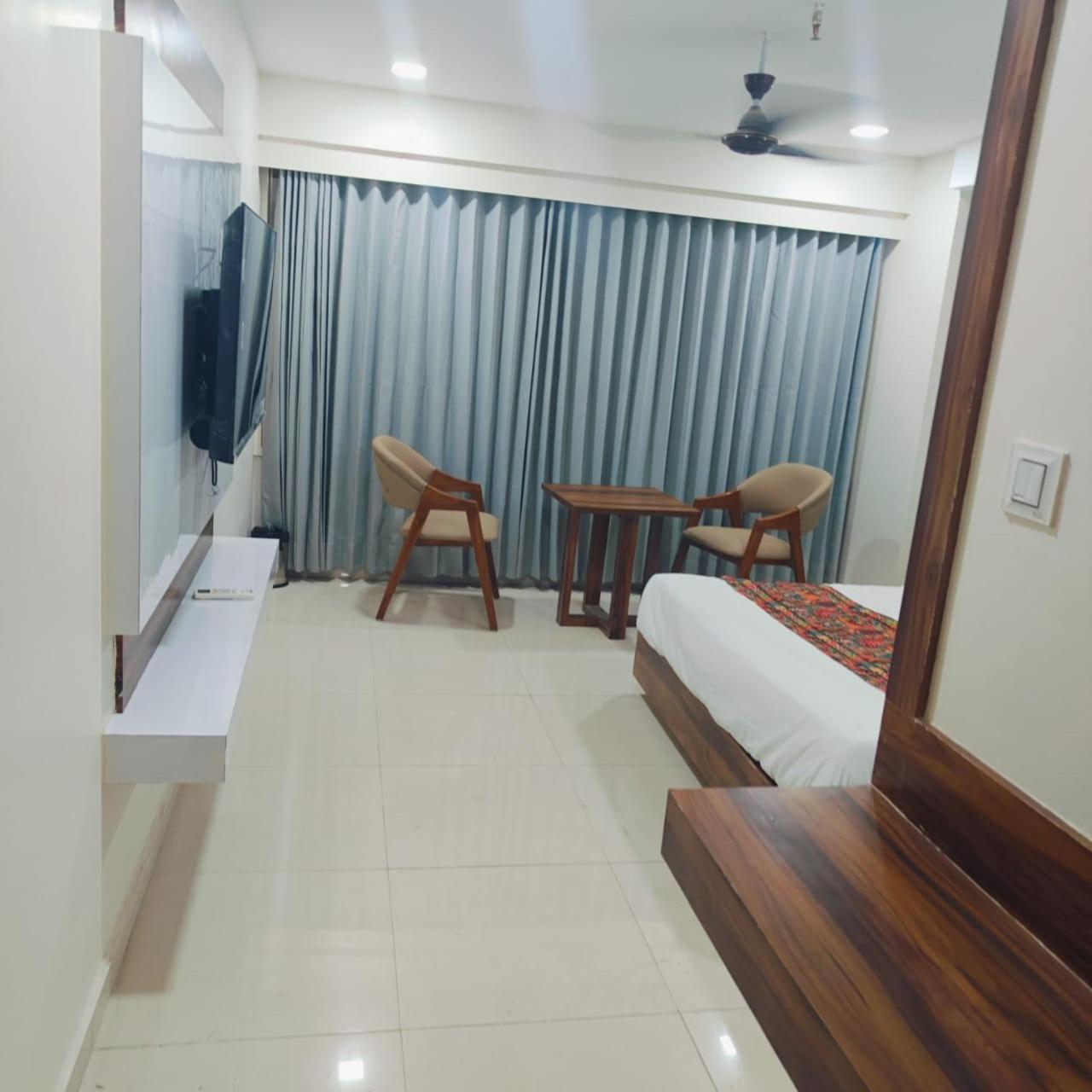 Hotel Maple Leaf 2*