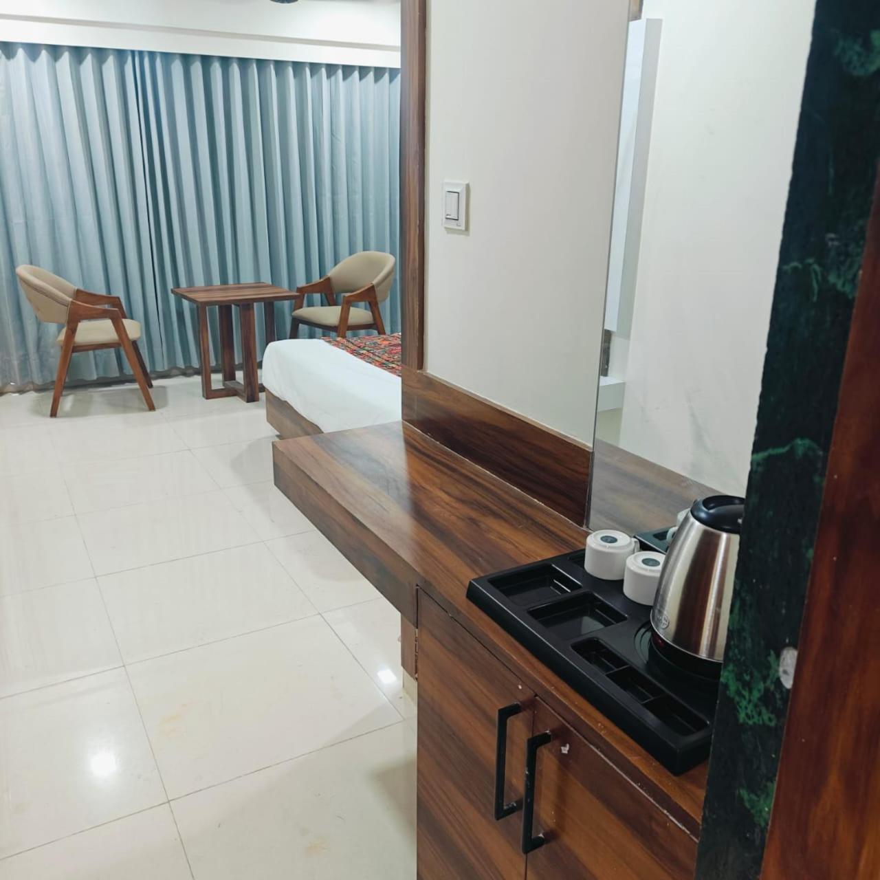 Maple Leaf Hotel 2*