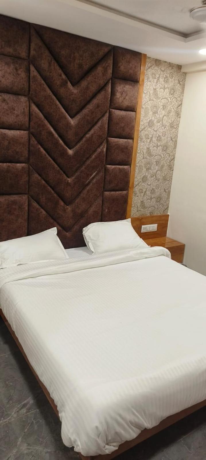 Hotel Shagun C G Road 3*