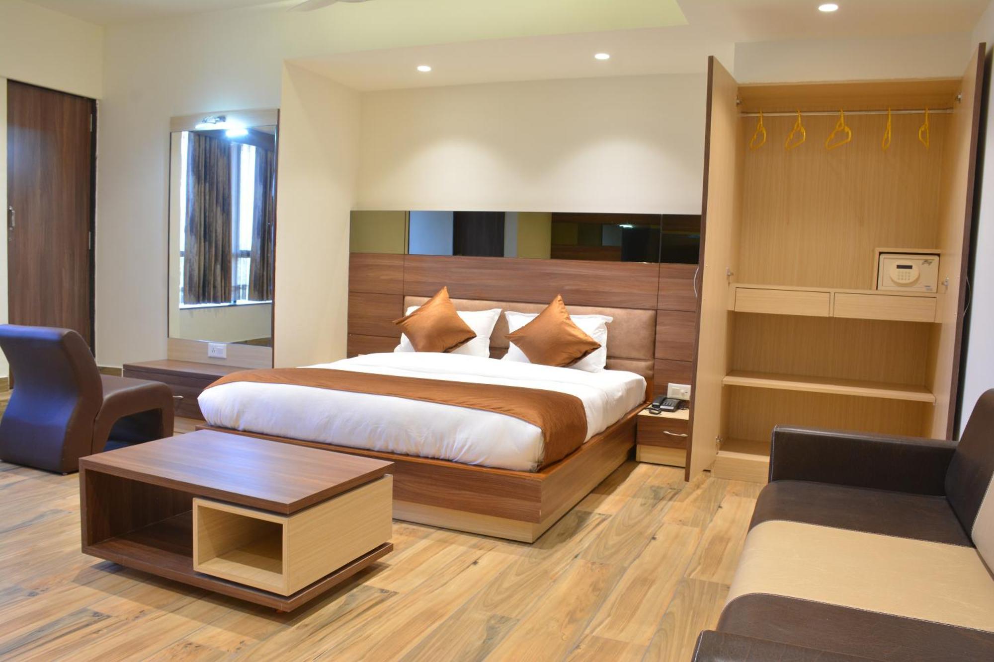 4 Point Hotel
