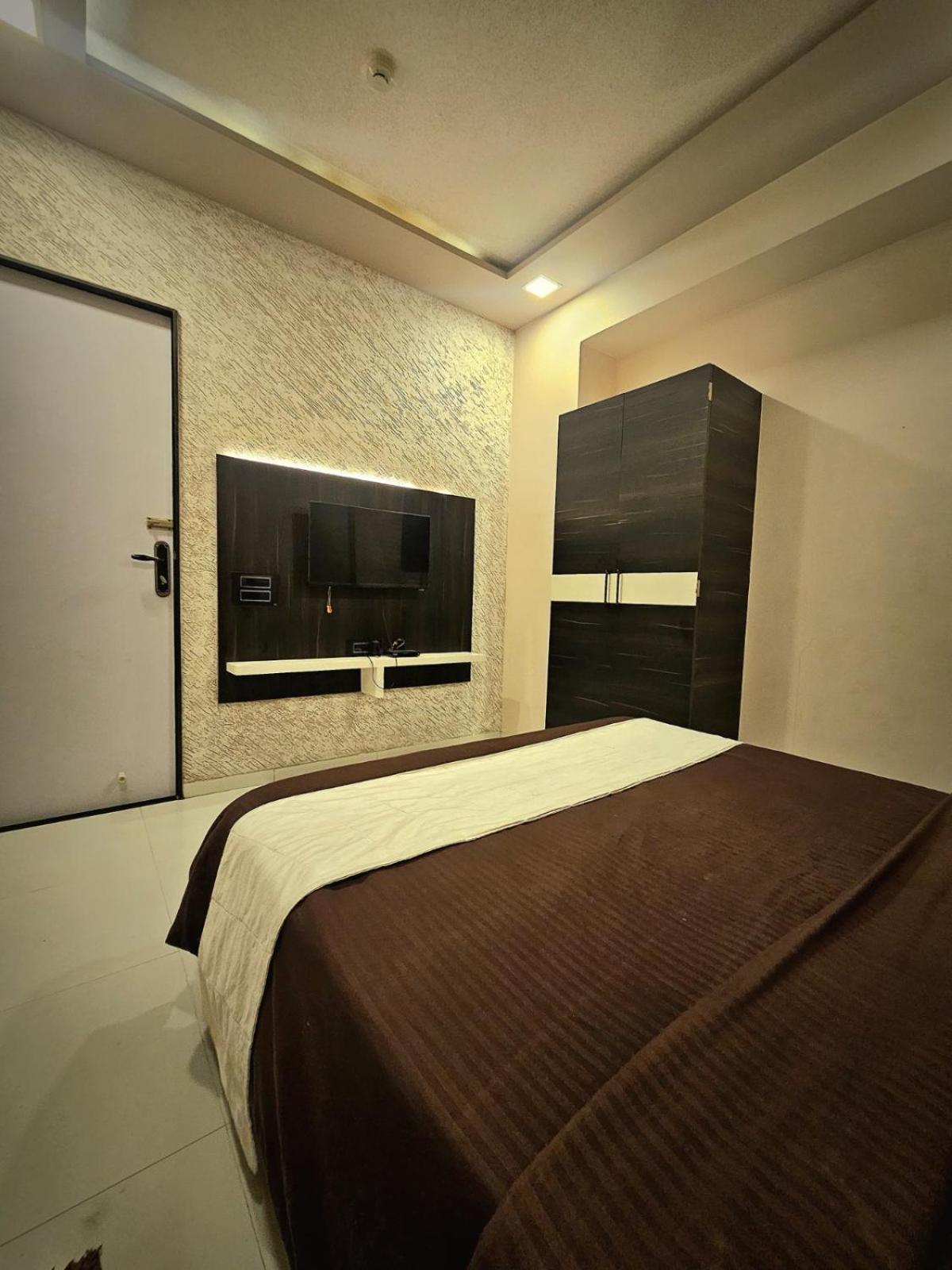 Rk Palace Hotel