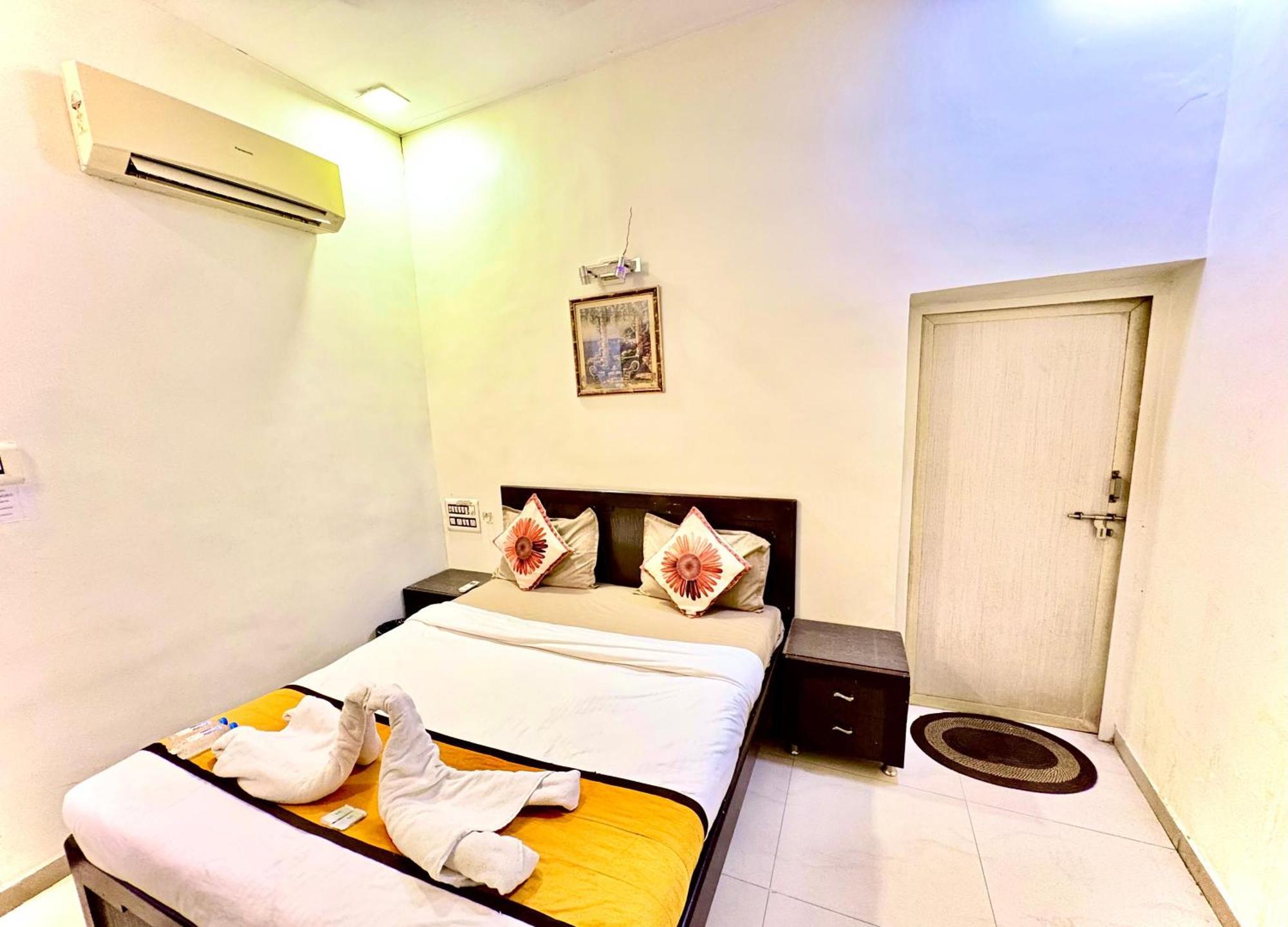 Jasmine Paldi Hotel