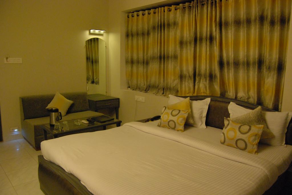 Shahi Palace Hotel 2*