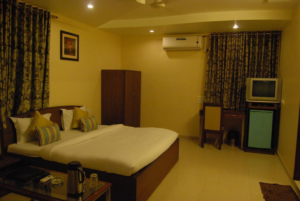 Shahi Palace Hotel Ahmedabad