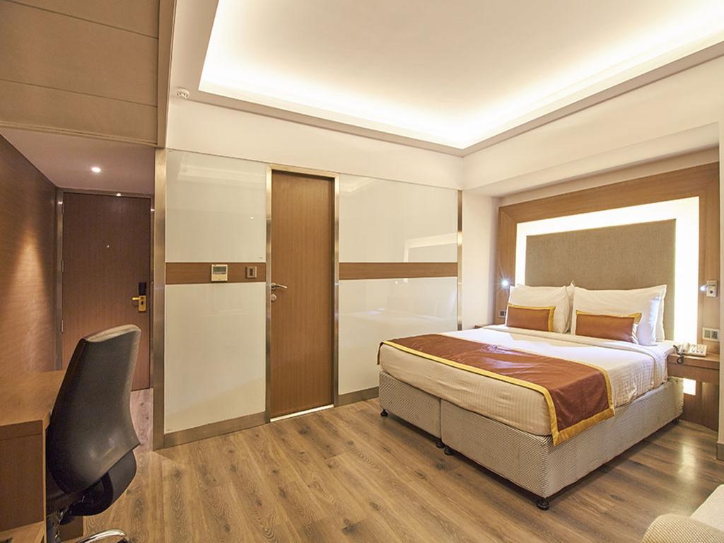 Hotel Sarovar Portico Rivera