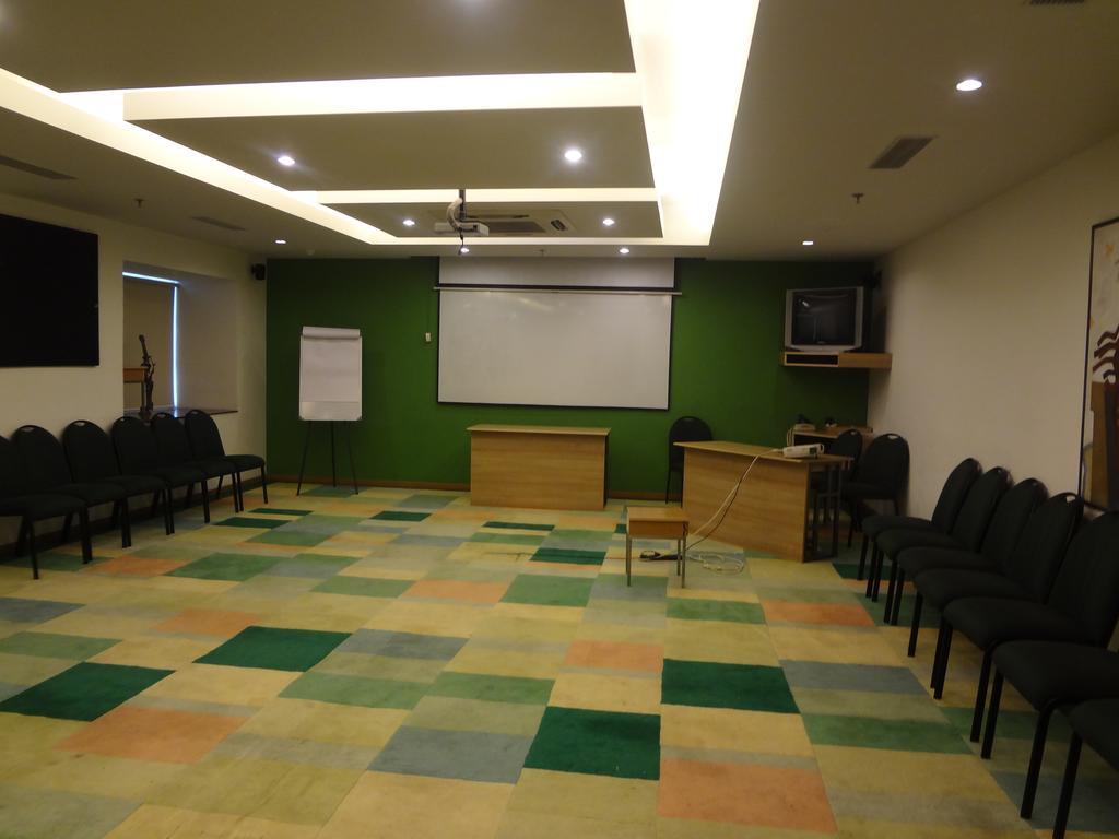 Lemon Tree Hotel, Hotel 4*
