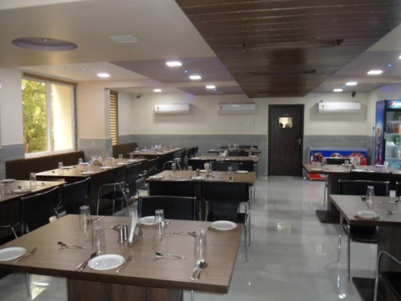 Hotel Fabhotel Kohinoor Plaza 3*