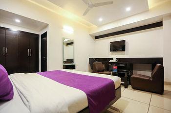 Hotel Zo Navrangpura Commerce College