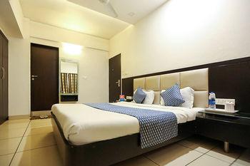 Hotel Zo Navrangpura Commerce College Ahmedabad