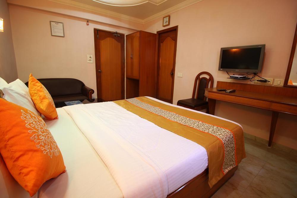 Hotel Oyo Vs Hospital Paldi