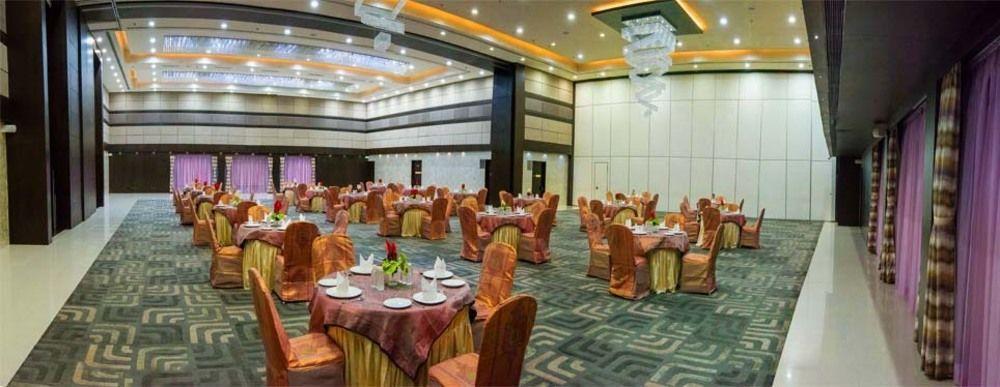 Narayani Heights, 4* Ahmedabad
