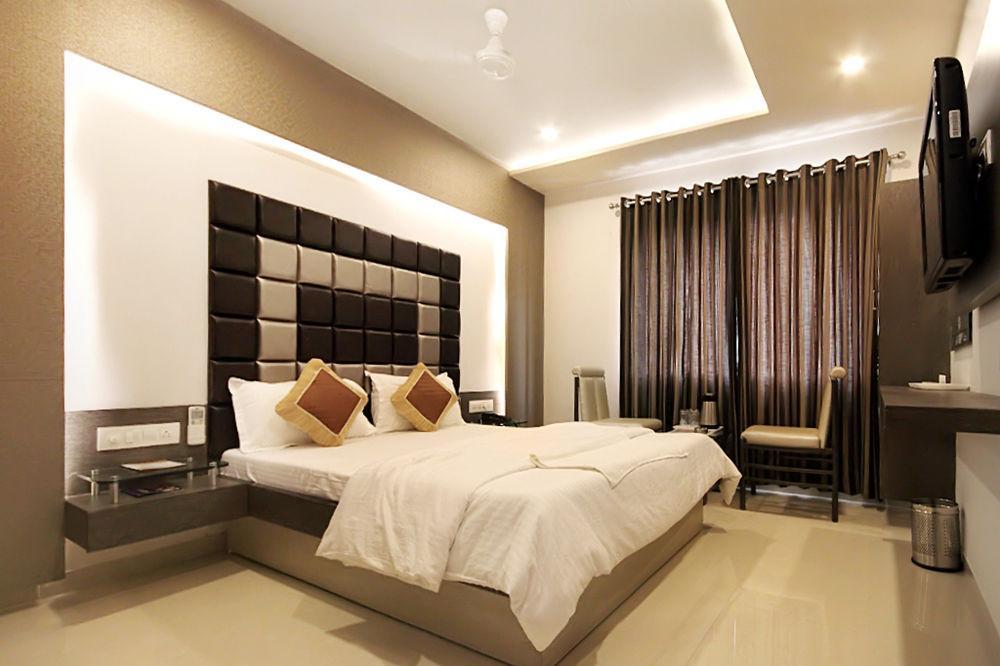 Zo Ashram Road Paldi 3*