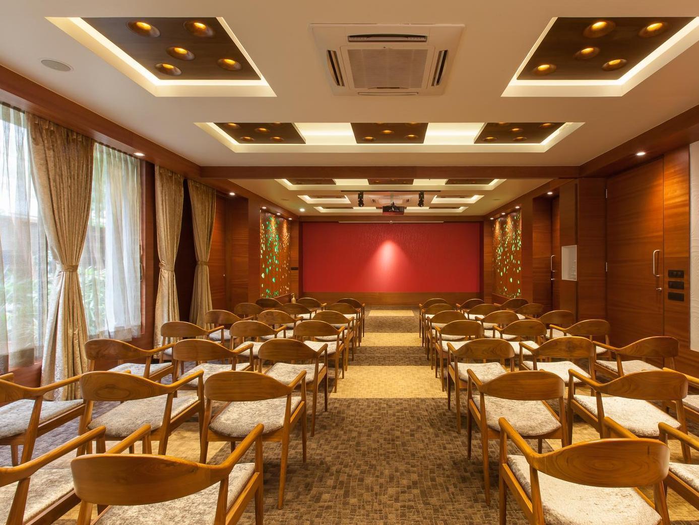 Cosmopolitan Hotel 3*