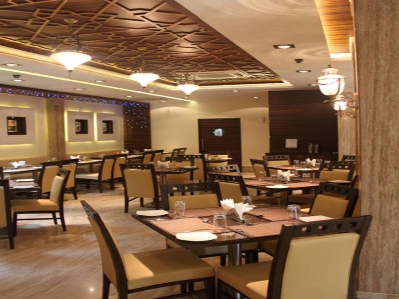 Pristine Residency Hotel 3*