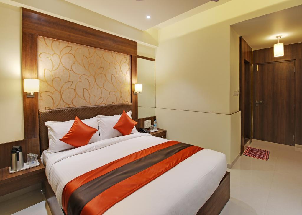 Collection O 39594 Heritage Paldi Rd Hotel