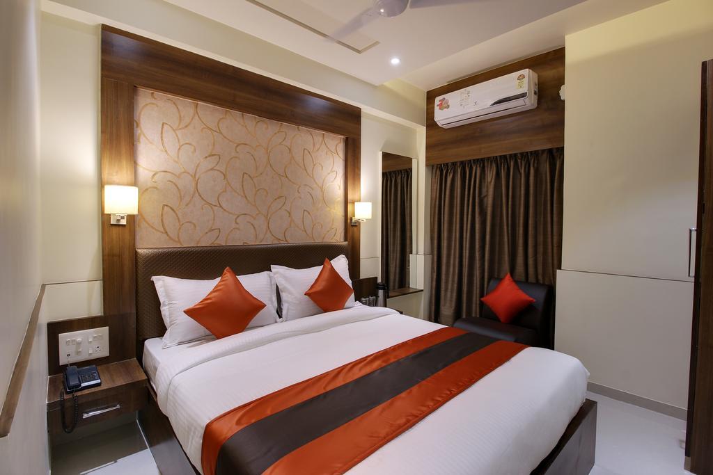 Collection O 39594 Heritage Paldi Rd Hotel Ahmedabad