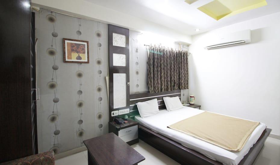 Hotel Om Palace Ahmedabad