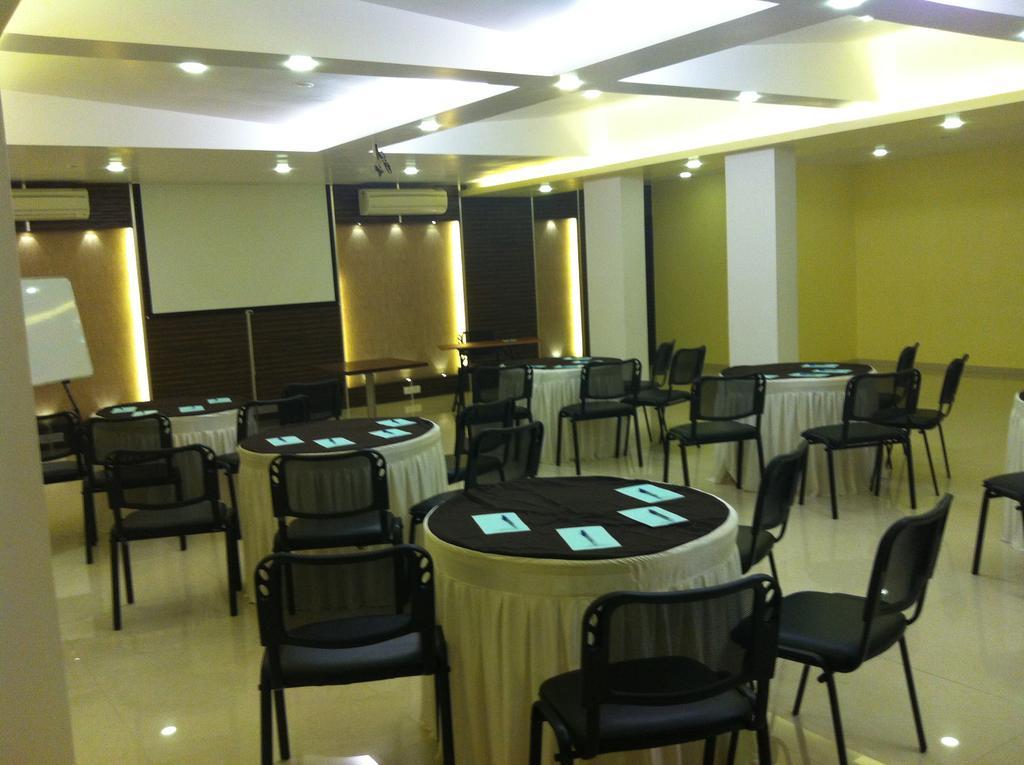 Pristine Residency Hotel 3*