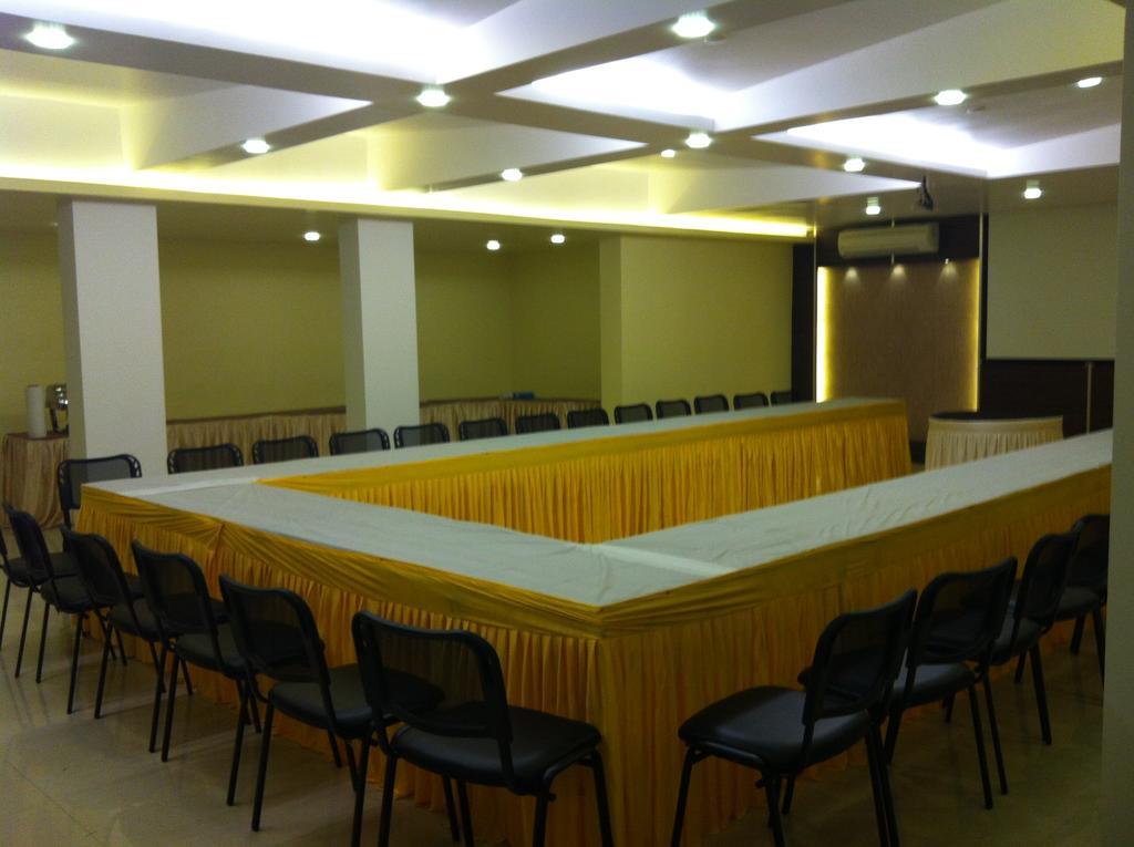 Hotel Pristine Residency