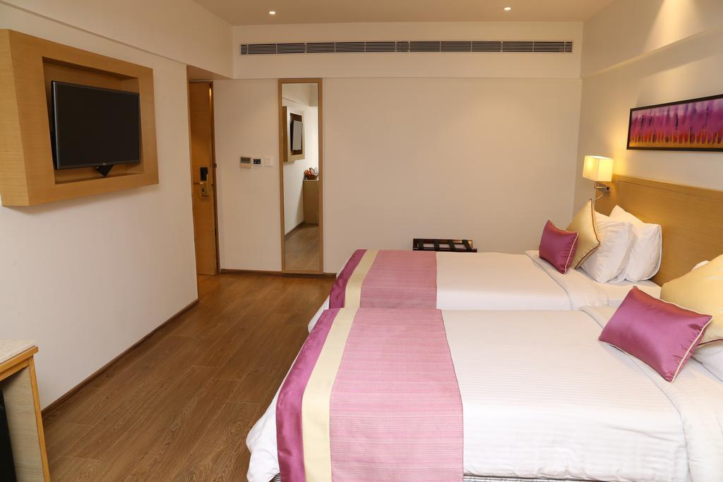 Hotel Sarovar Portico Rivera 4*