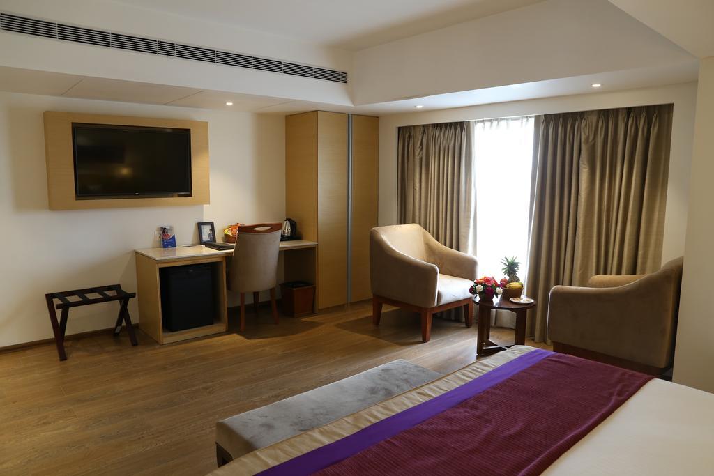 Hotel Sarovar Portico Rivera