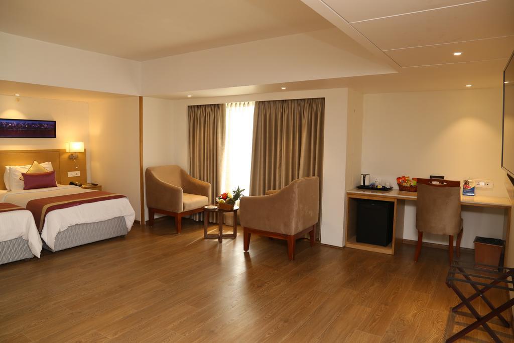 Sarovar Portico Rivera Hotel 4*