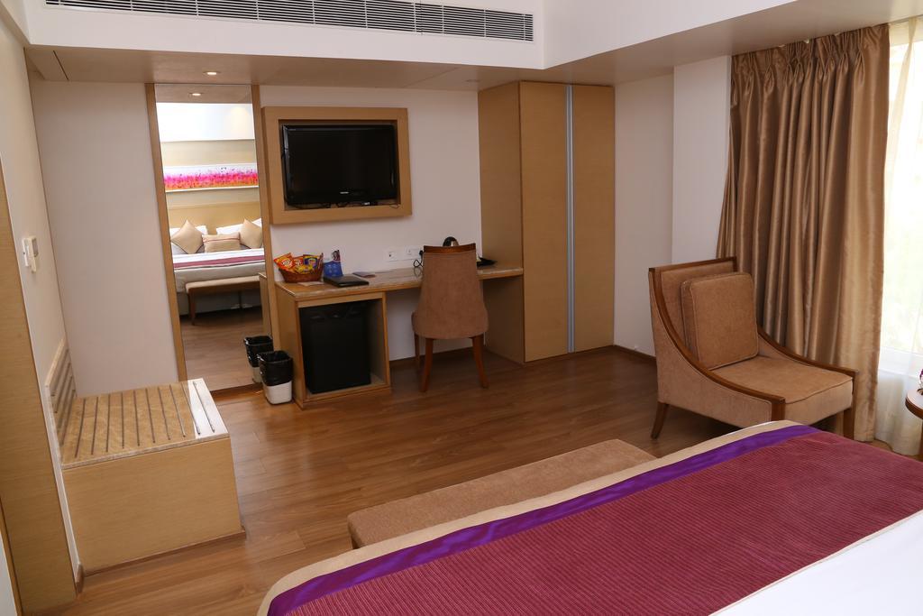 Hotel Sarovar Portico Rivera