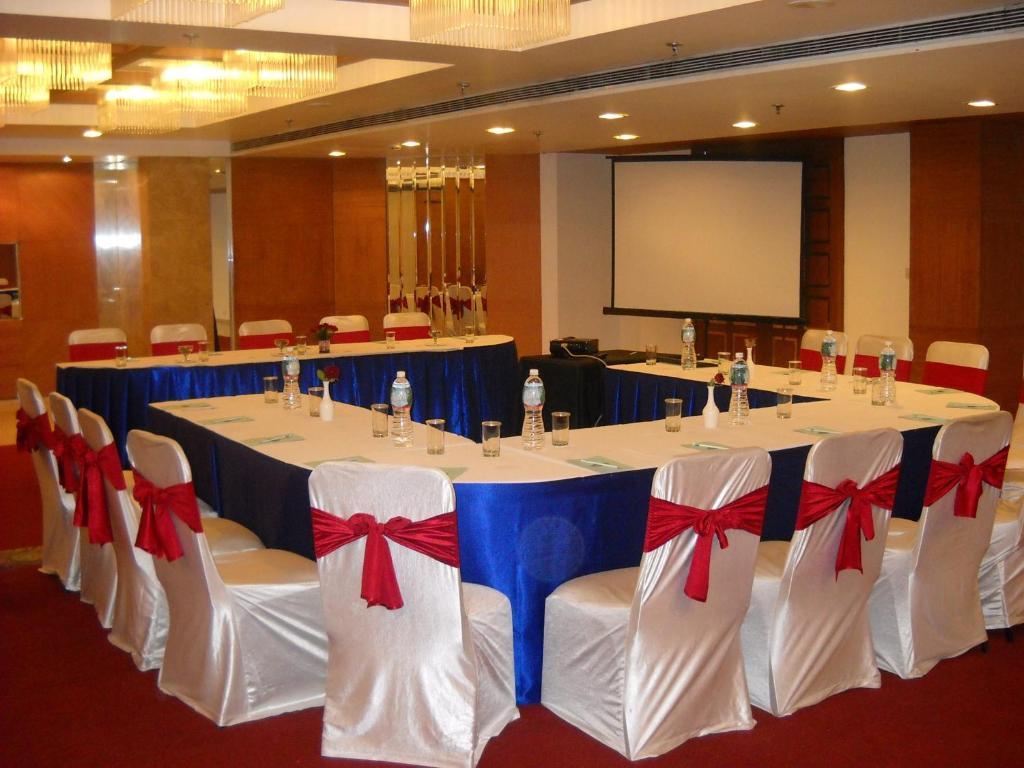 Hotel Bloomsuites L Ahmedabad