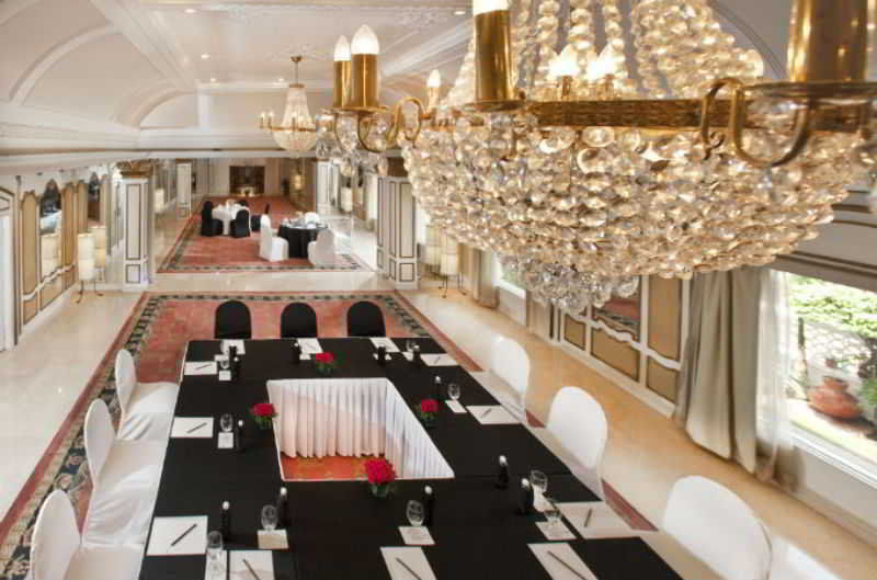 Lemon Tree Premier “the Atrium” Hotel