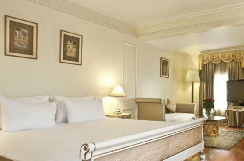 Lemon Tree Premier “the Atrium” 4*