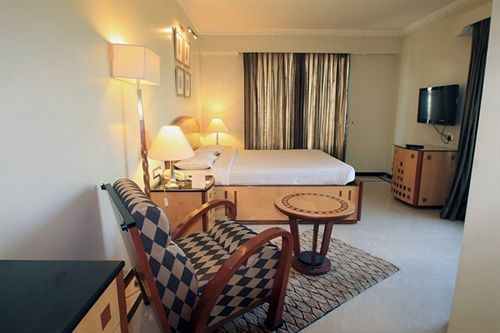 Sarovar Portico Kalupur 3*
