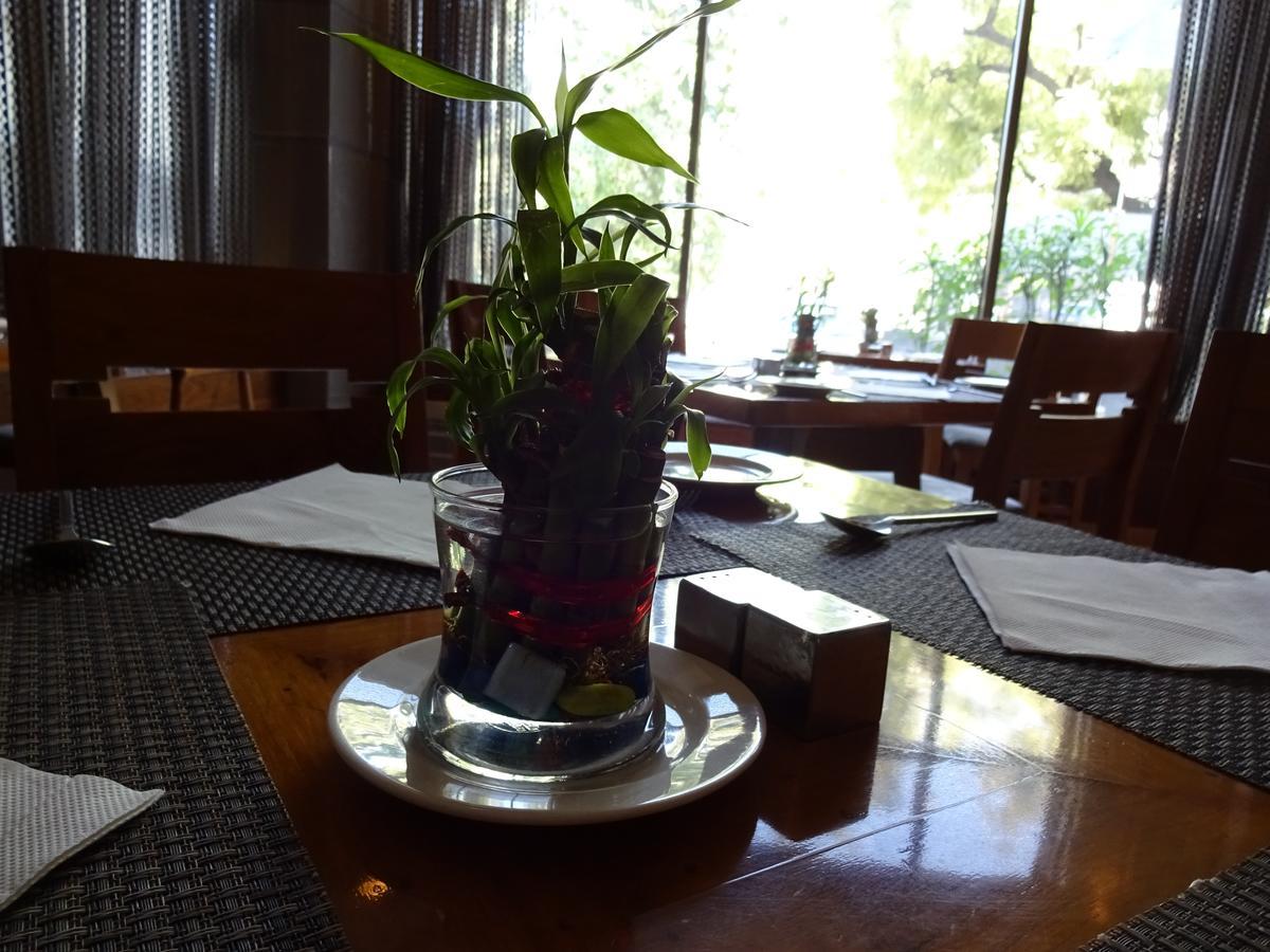 Hotel Cosmopolitan Ahmedabad