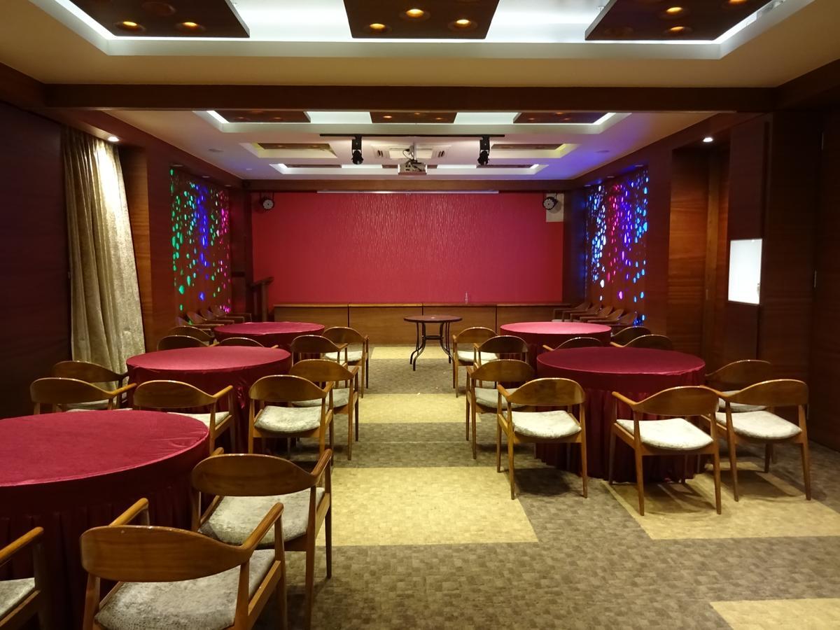 Cosmopolitan 3*