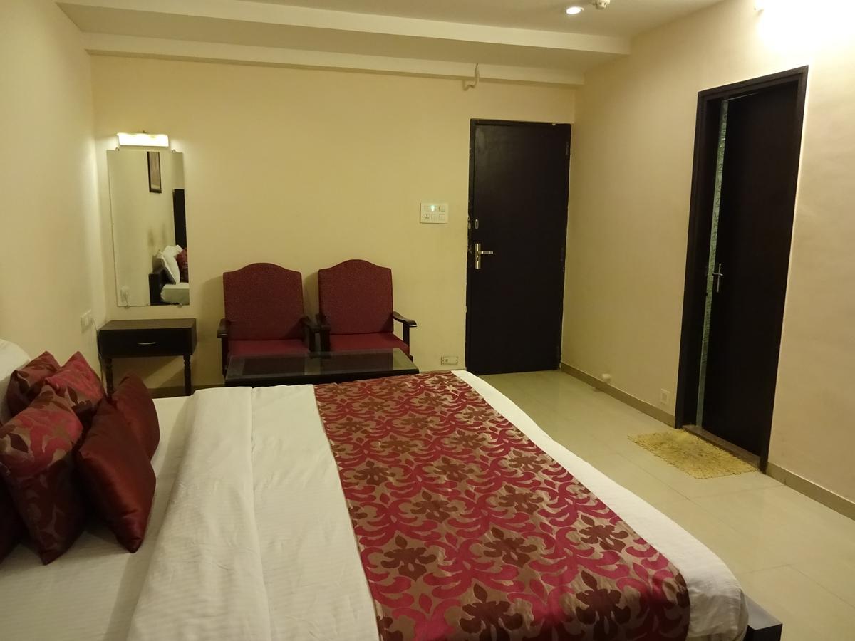 Shahi Palace Hotel 2*
