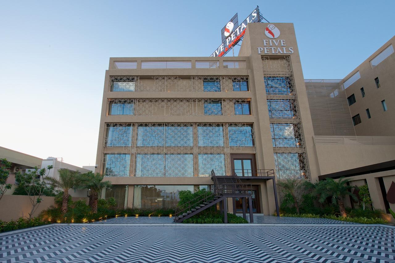 Hotel Five Petals & Banquets Ahmedabad