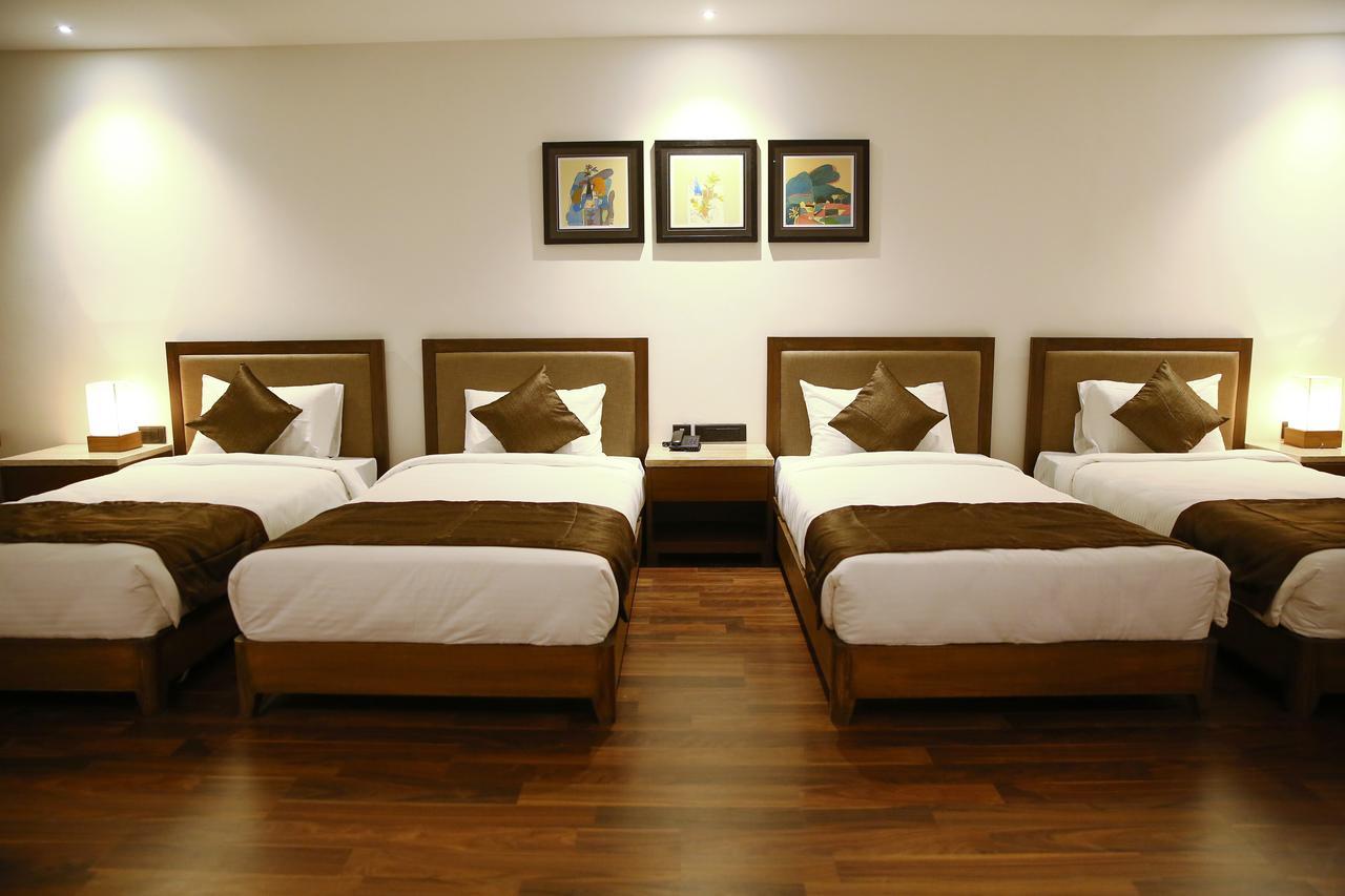 Five Petals & Banquets 3* Ahmedabad