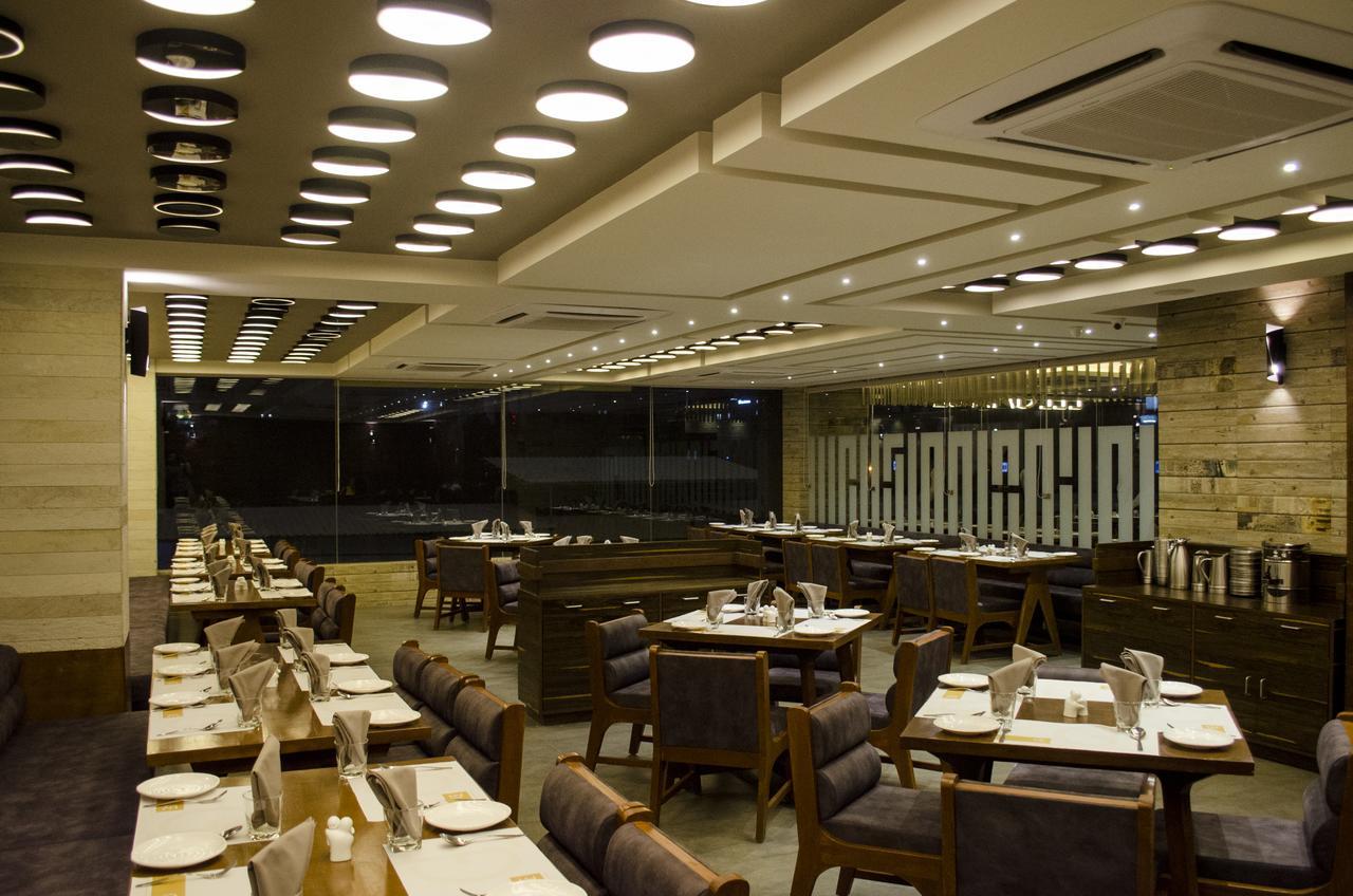 Hotel Grand Elegance