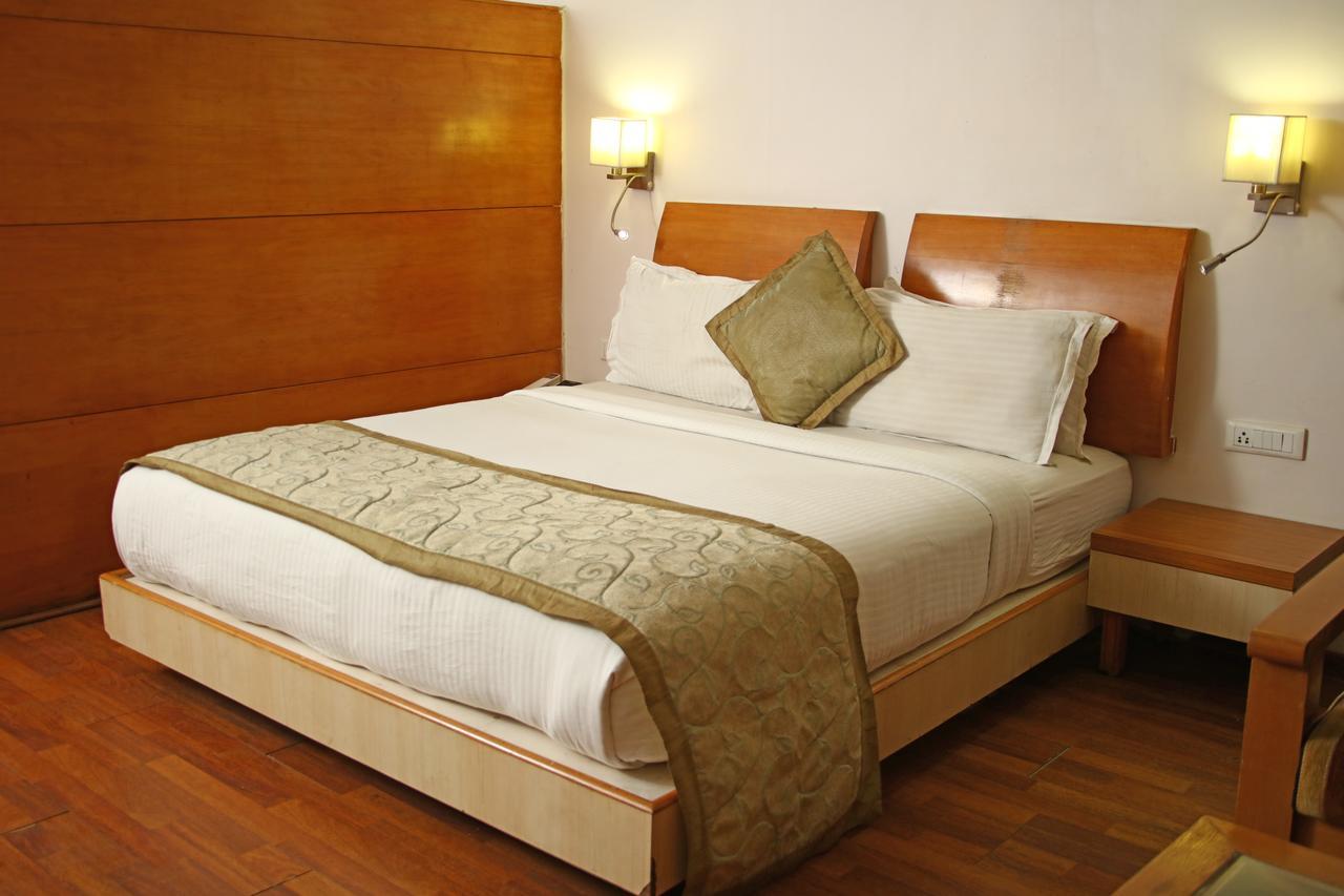 Hotel Fabhotel Rock Regency 3*