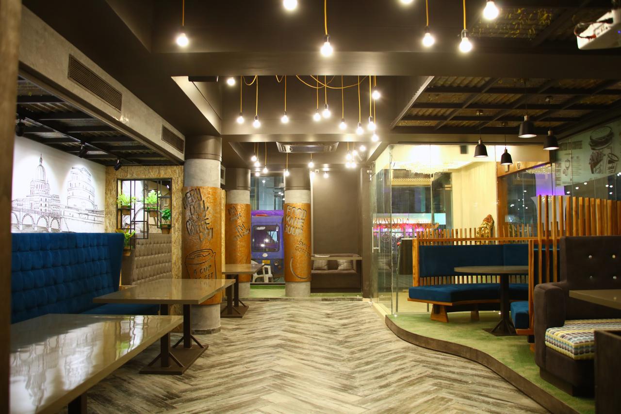 Fabhotel Rock Regency Hotel