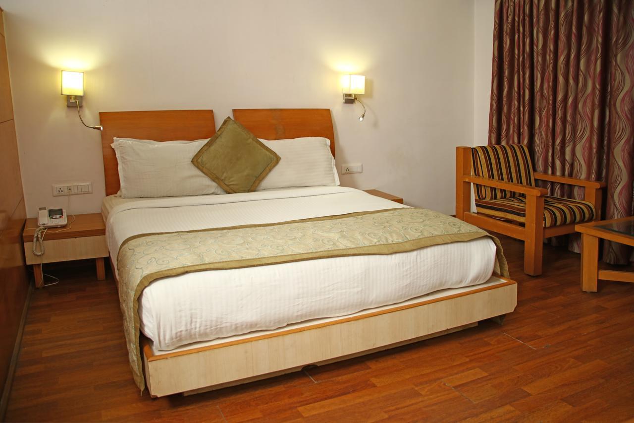 Hotel Fabhotel Rock Regency Ahmedabad