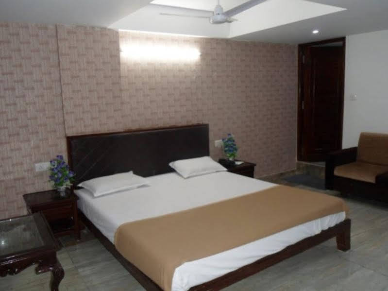 Hotel Seven