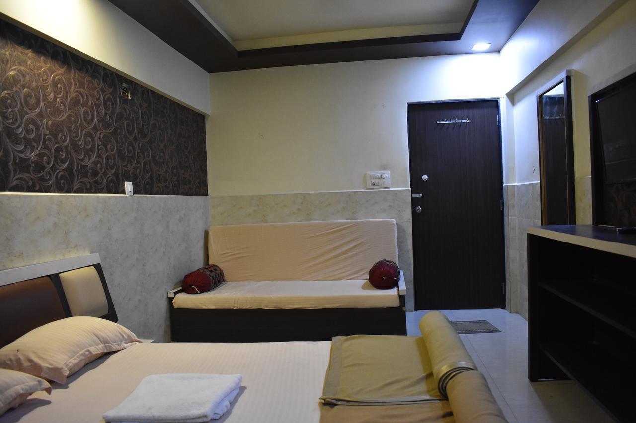Gokul Hotel 2*