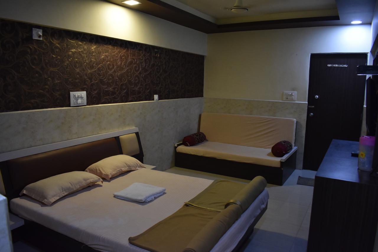 Gokul Hotel 2*