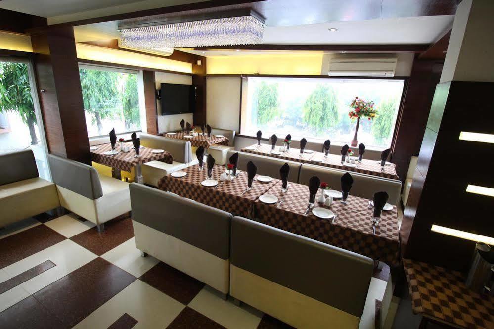 Hotel Oyo Premium Law Garden C G Road Ahmedabad