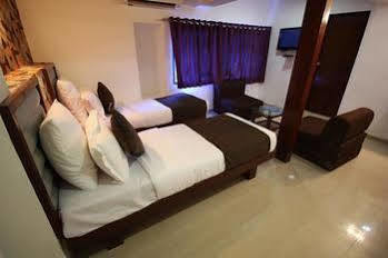 Oyo Swastik Char Rasta Cg Road Hotel Ahmedabad