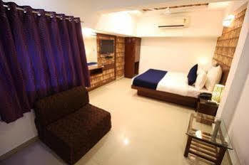 Hotel Oyo Swastik Char Rasta Cg Road 3*