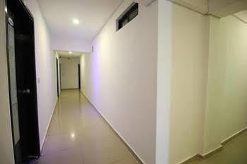 Hotel Oyo Swastik Char Rasta Cg Road 3*